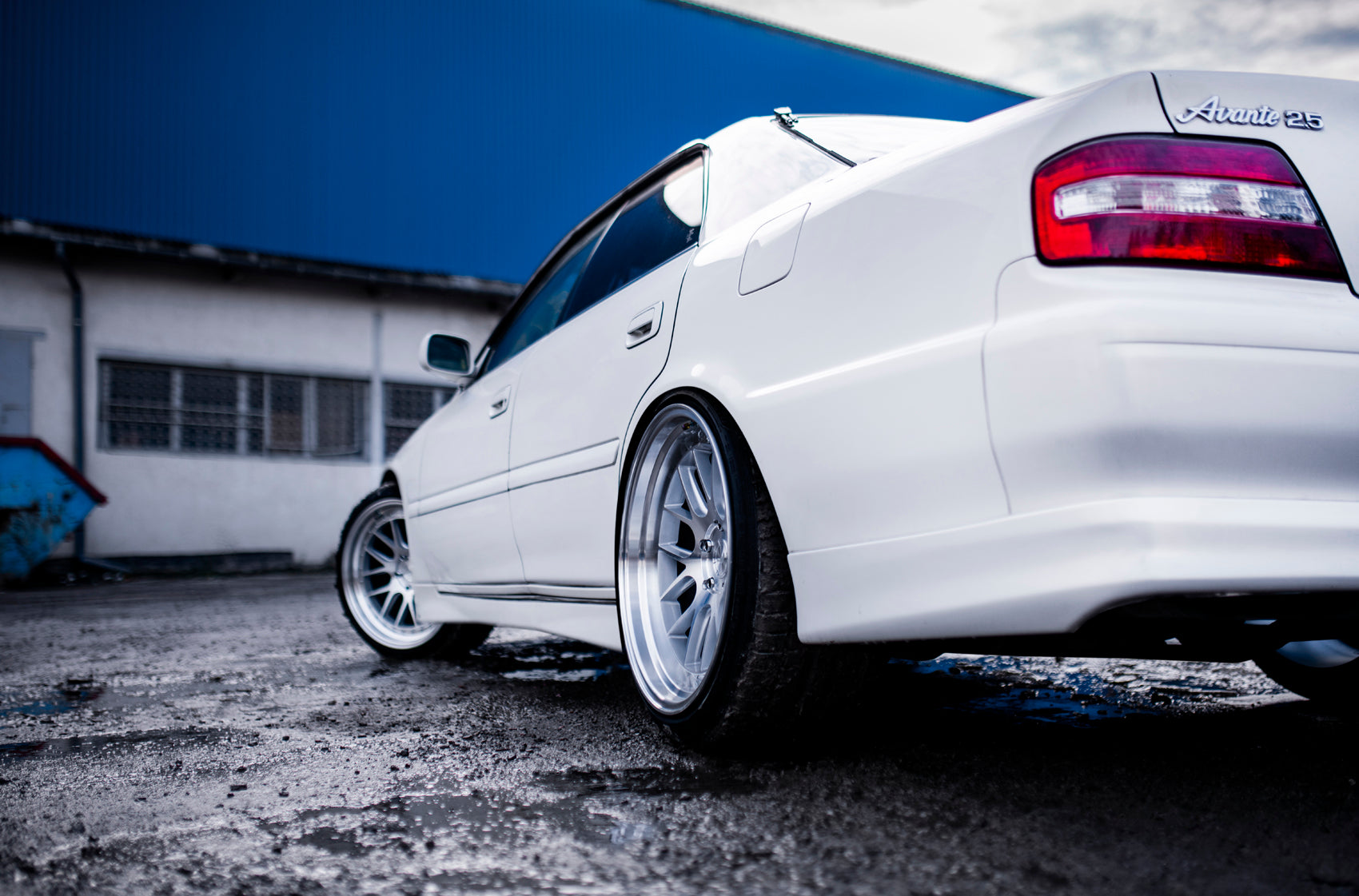 Japan Racing JR39 Gloss Black w/ Machined Lip