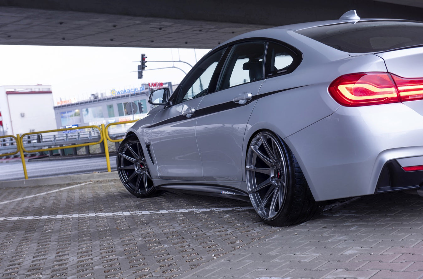 Japan Racing JR11  Glossy Black