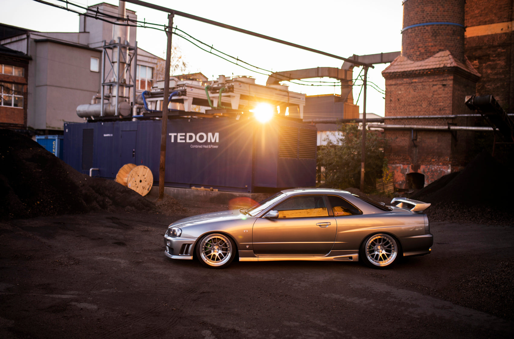 Japan Racing JR40 Gloss Black w/ Machined Lip