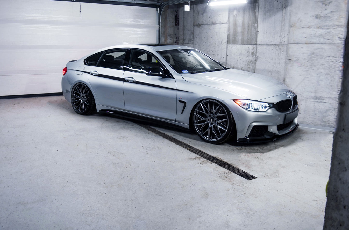 Japan Racing JR28  Glossy Black