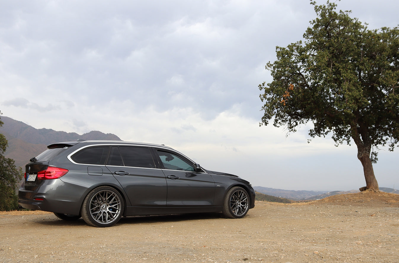 Japan Racing JR28  Hyper Black