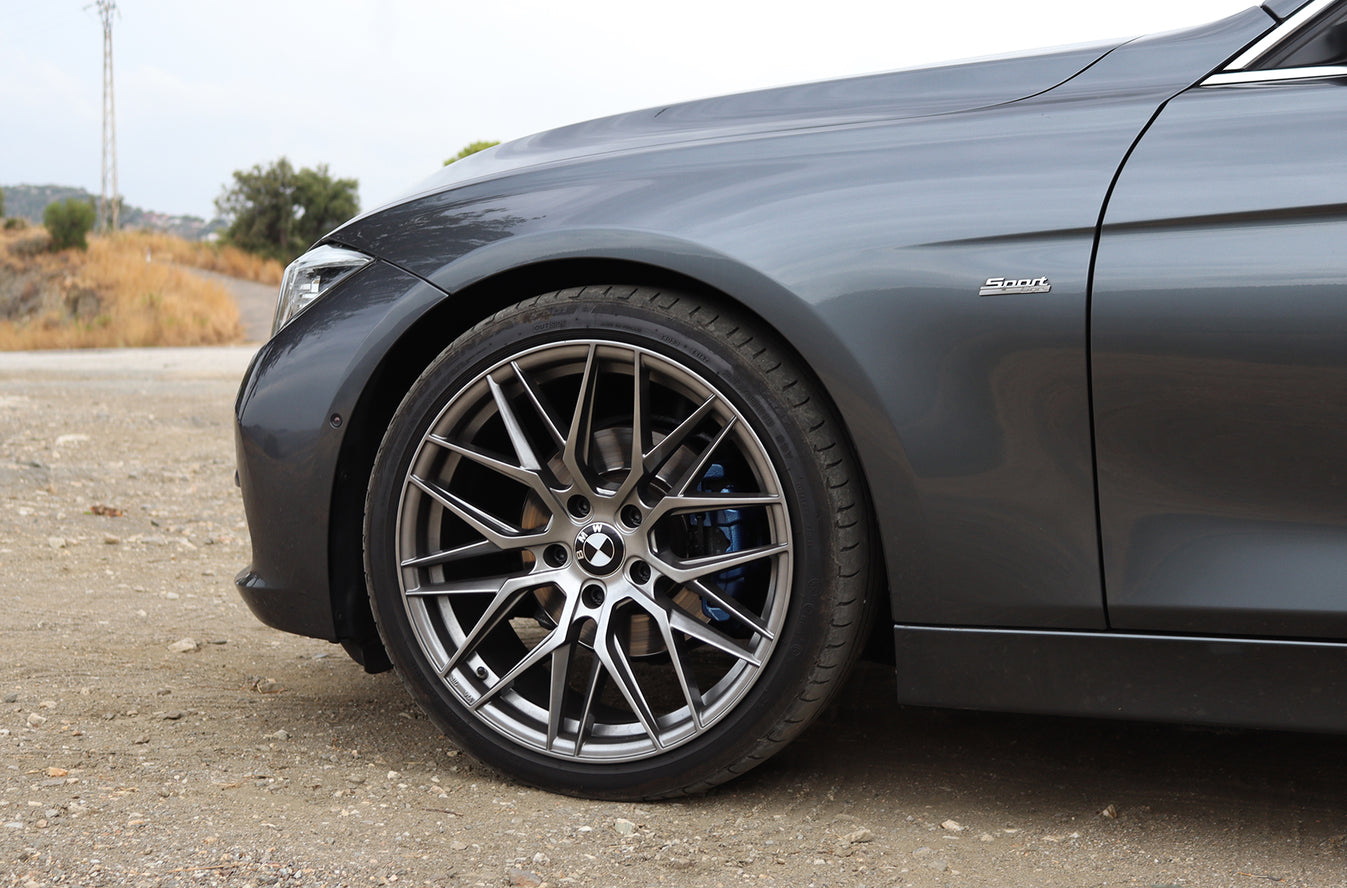 Japan Racing JR28  Hyper Black